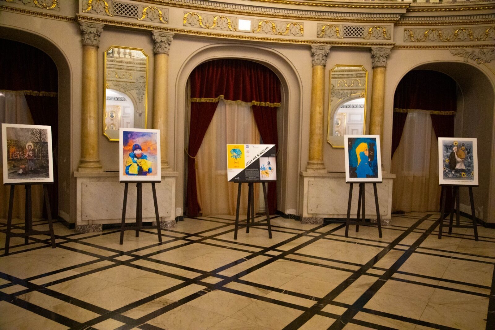 В столице Болгарии показали 25 картин украинских детей, живущих в условиях войны