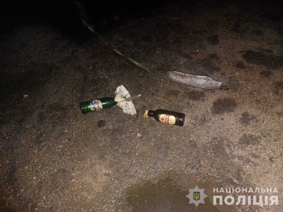 В Днепре подожгли микроавтобус военных: на месте обнаружили бутылки от бензина. Фото
