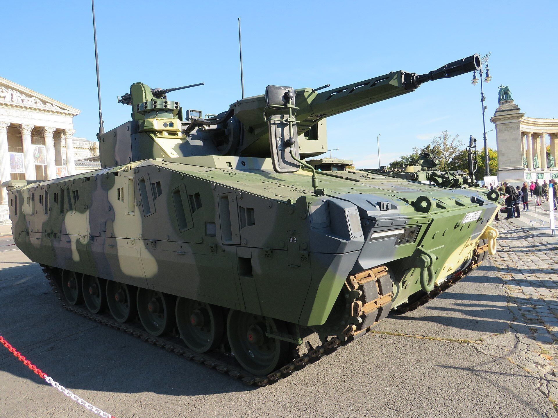 Україна з Rheinmetall спільно вироблятимуть БМП Lynx: чим особлива бойова машина
