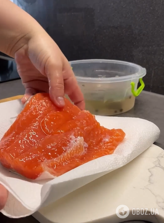 Як швидко засолити лосось на бутерброди: можна їсти вже наступного дня