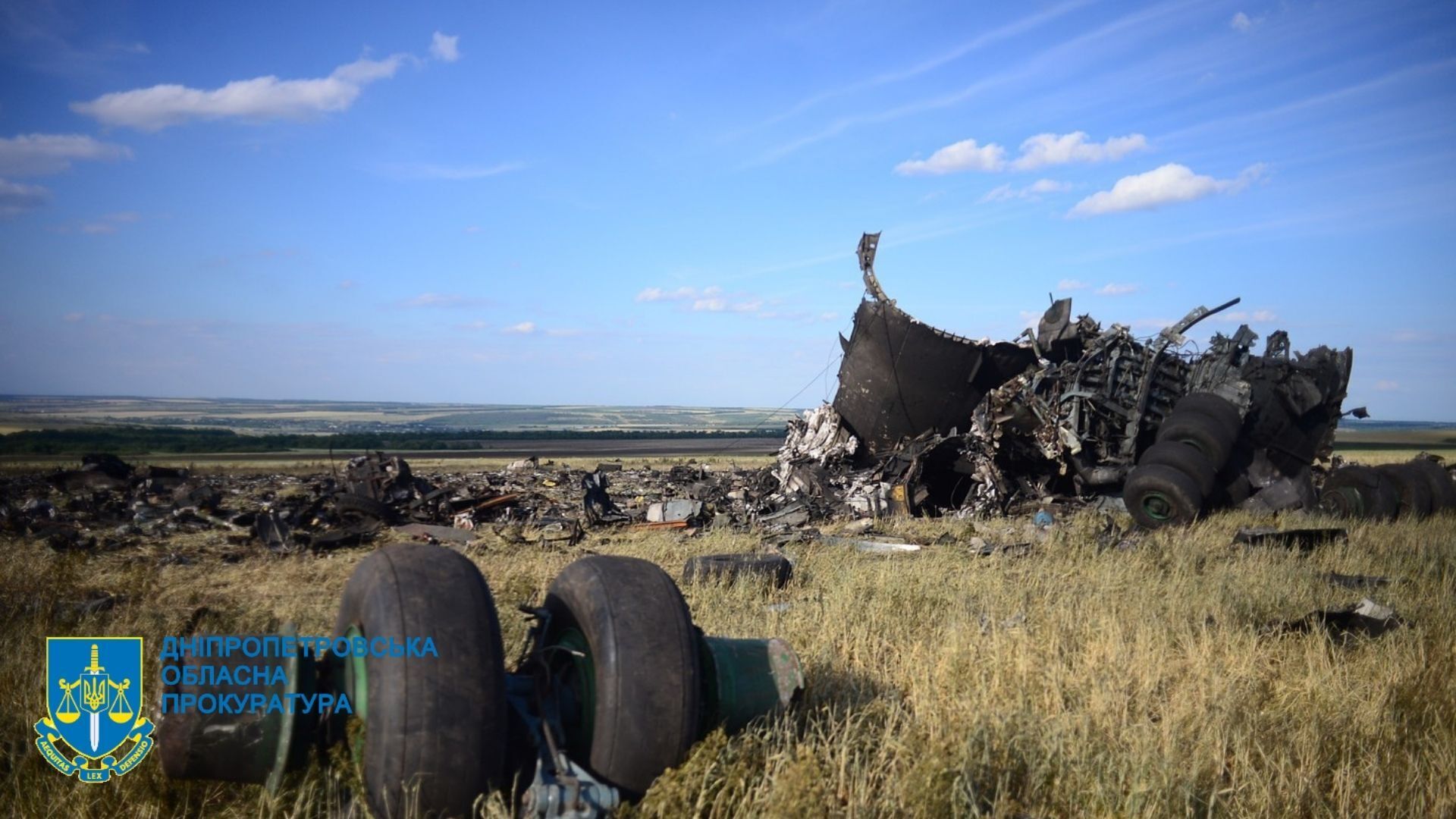 Десять років тому в аеропорту Луганська бойовики збили літак Іл-76 України, 49 військових загинули. Головні факти про злочин РФ