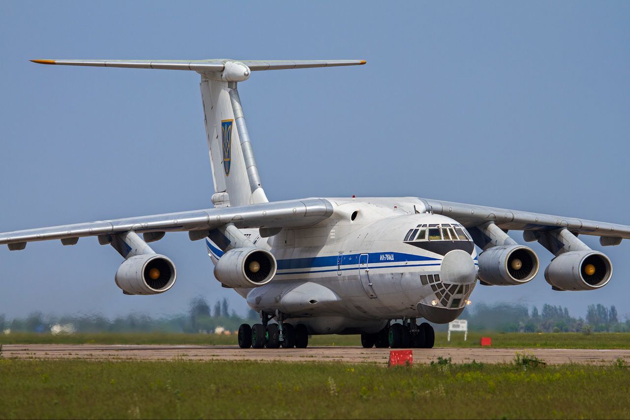 Десять років тому в аеропорту Луганська бойовики збили літак Іл-76 України, 49 військових загинули. Головні факти про злочин РФ