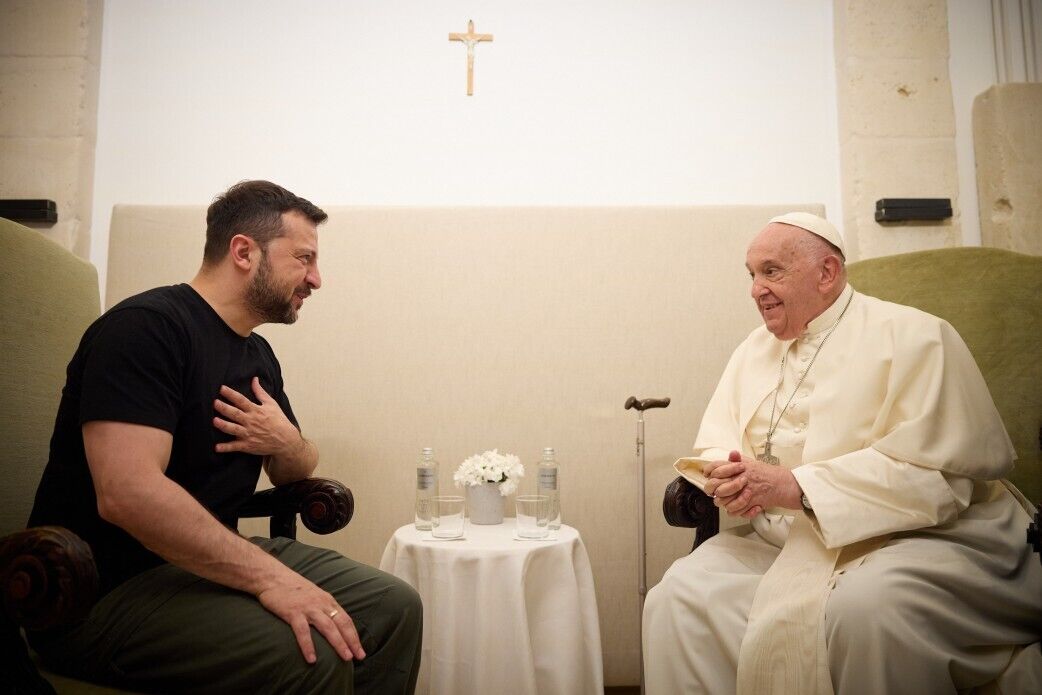 Зеленский встретился с Папой Римским во время визита в Италию: говорили о последствиях агрессии РФ и Саммите мира. Видео