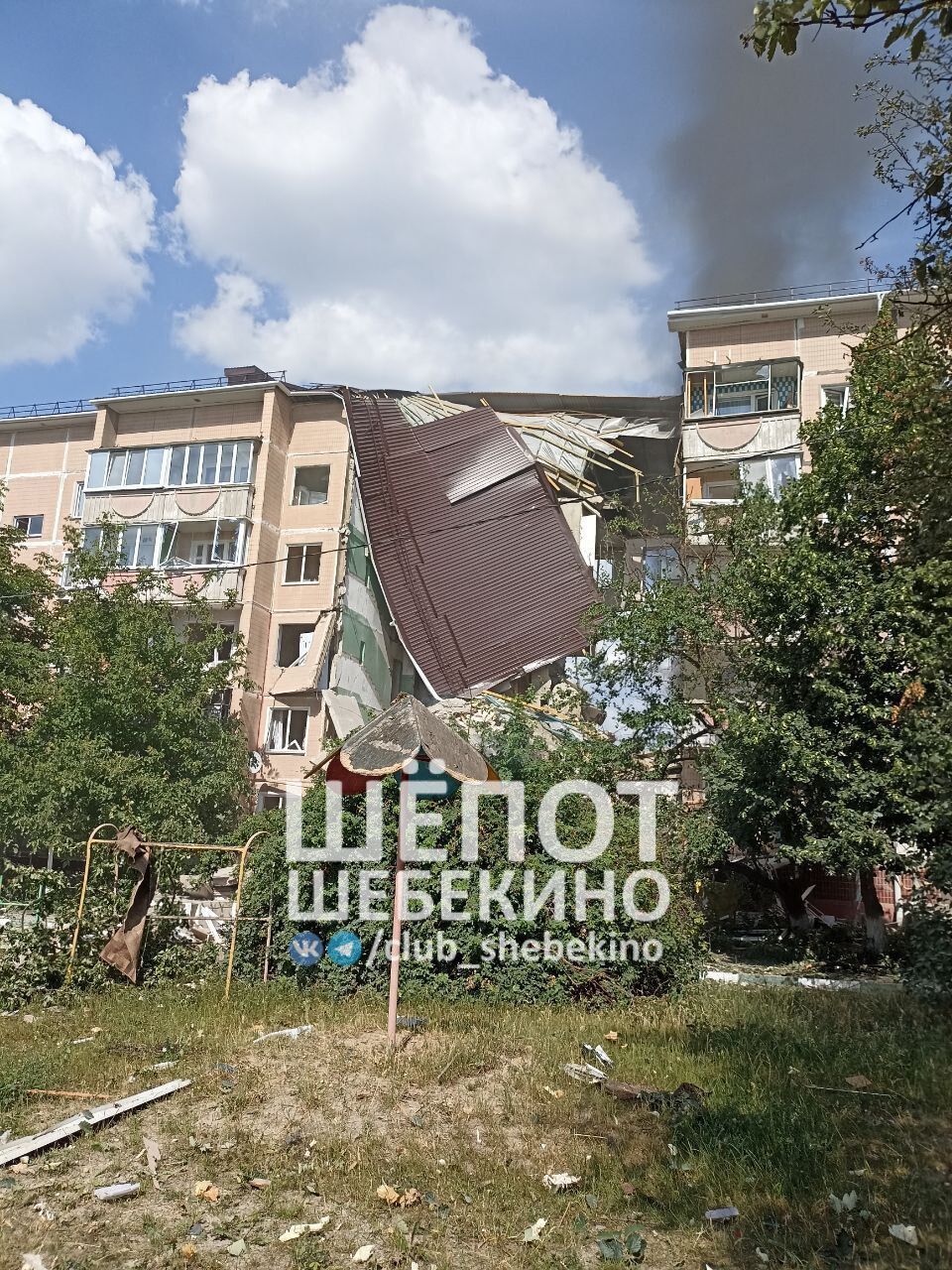 У Шебекіно через вибух склався під'їзд багатоповерхівки: в РФ поскаржилися на "обстріл". Фото і відео