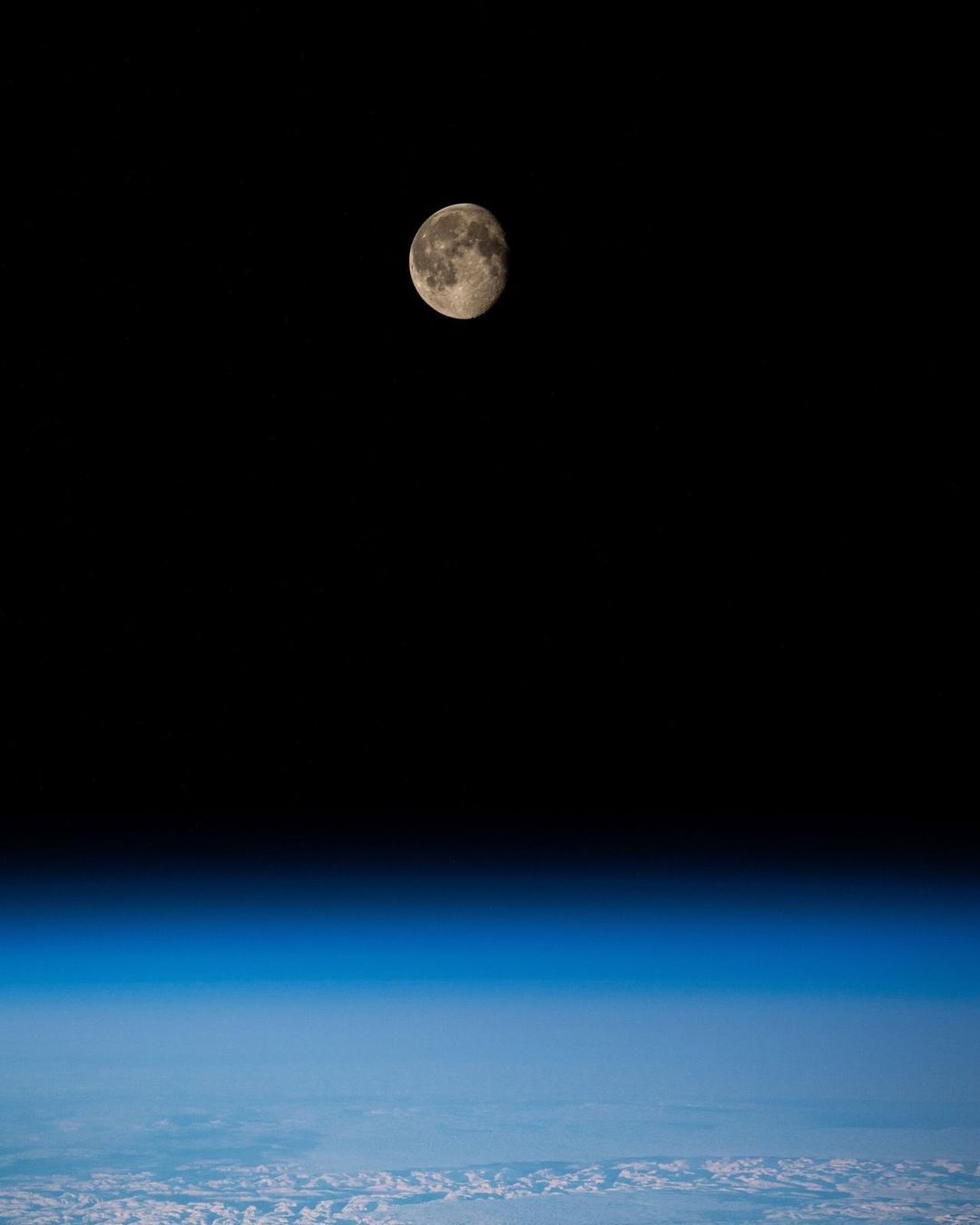 Луна остановится впервые за 18 лет: жители Земли смогут наблюдать редкое явление. Где и когда смотреть