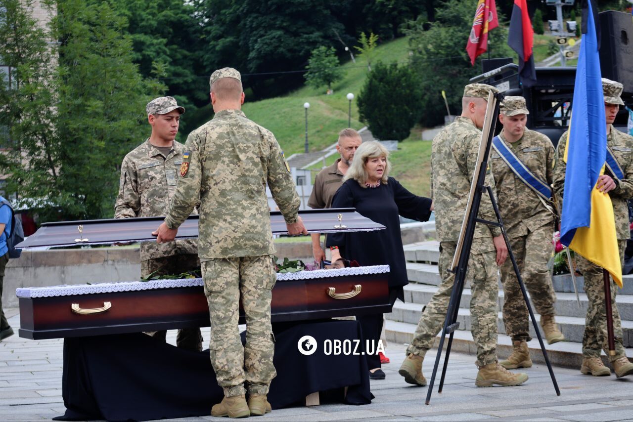 У Києві попрощались із військовослужбовицею з Криму Шурою "Ялтою" Рязанцевою. Фото і відео