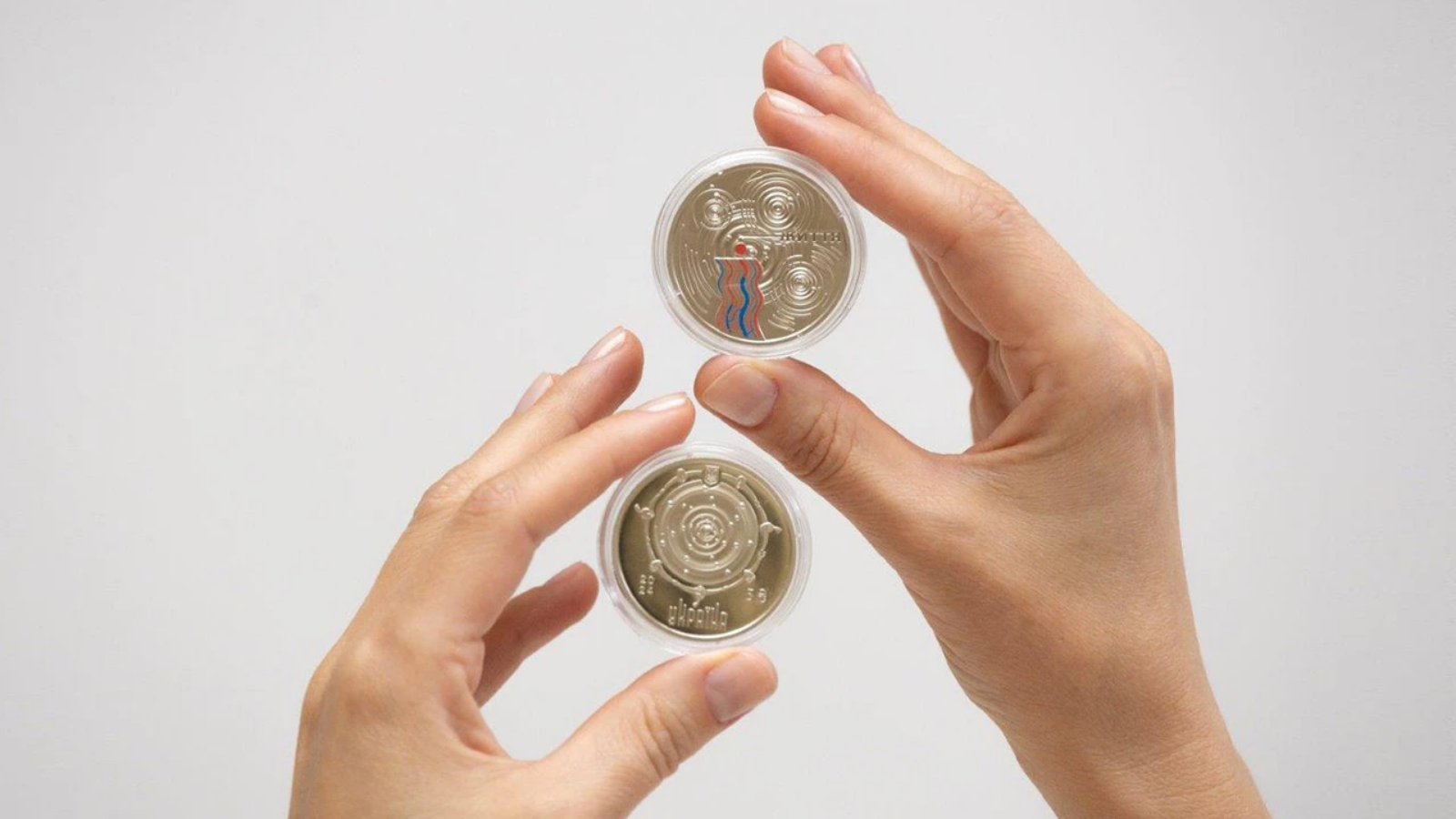 Национальный банк ввел в оборот новые памятные монеты "Капля жизни"