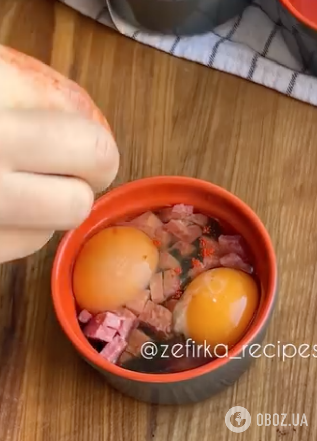 Сырые яйца для блюда