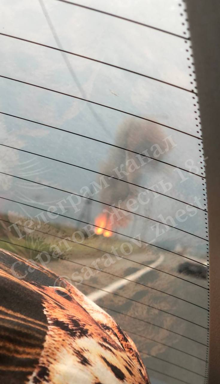 У Росії під Саратовом трапився масштабний прорив газогону: вогонь видно за кілометри. Фото і відео