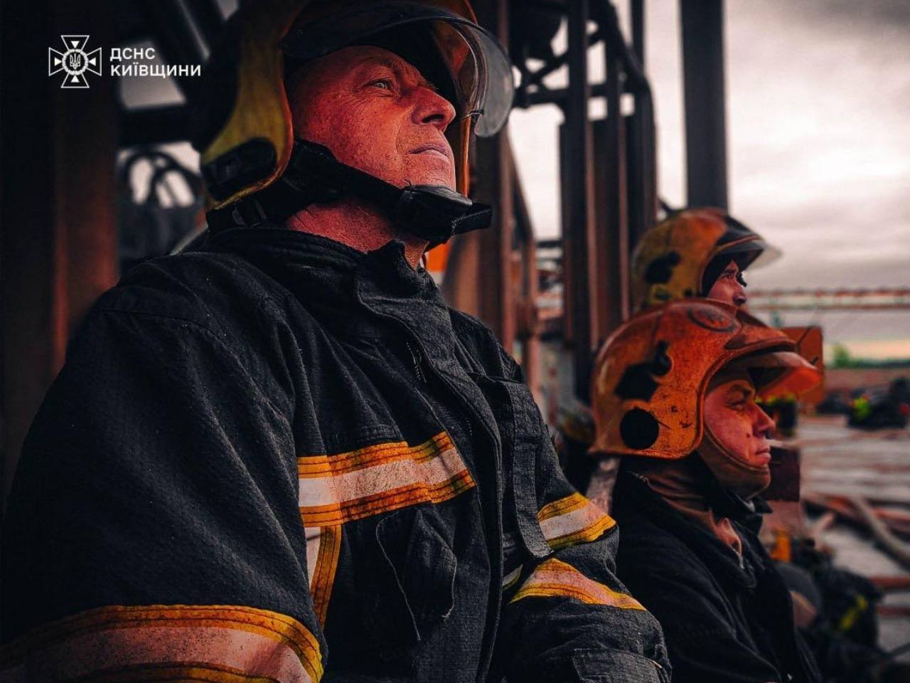 Потребовалось трое суток: в Киевской области потушили пожар, который возник на предприятии после обстрела РФ. Фото