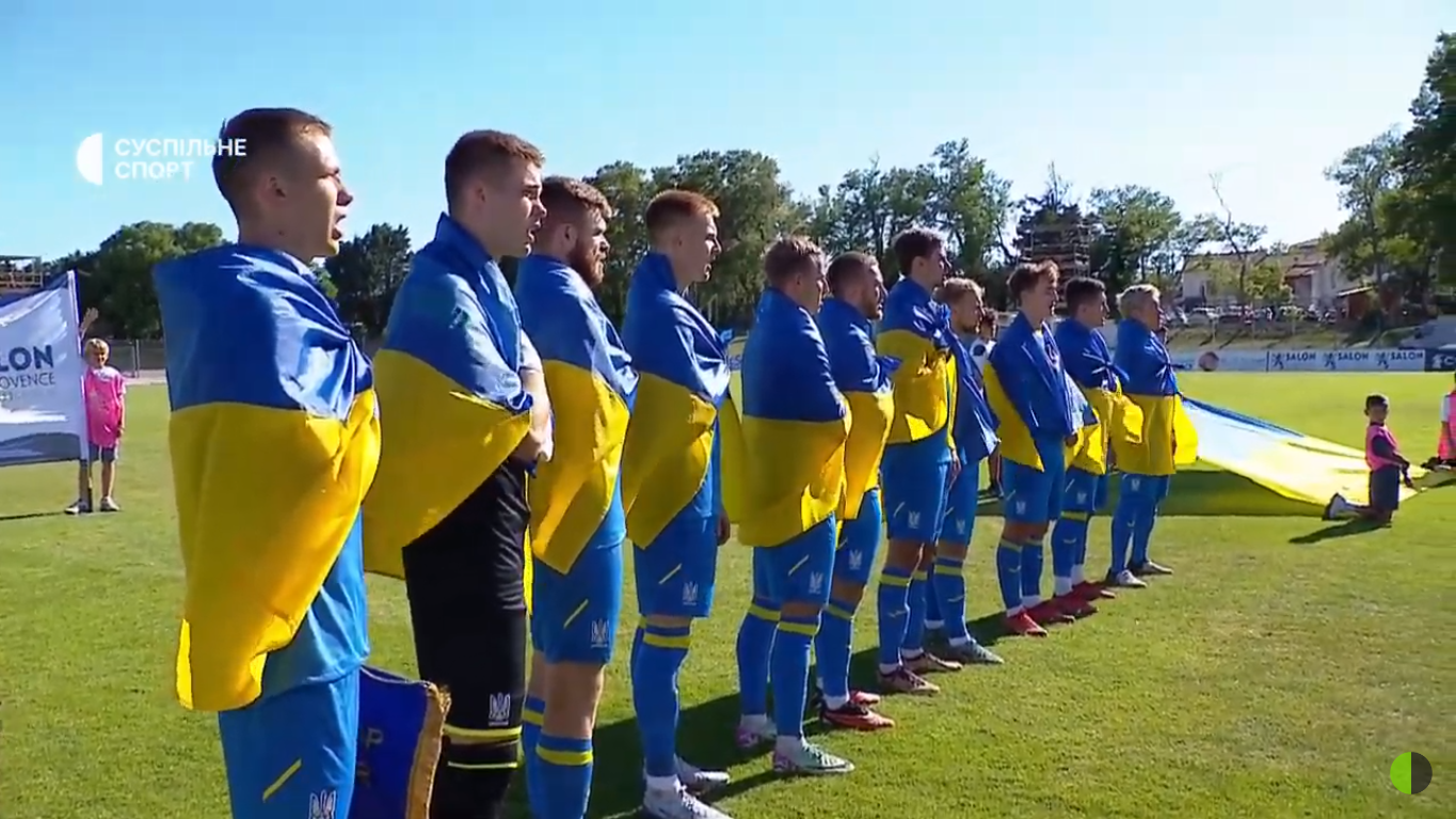 Те, що сталося зі збірною України перед Олімпіадою, назвали "абсурдом" та "великою футбольною ганьбою"