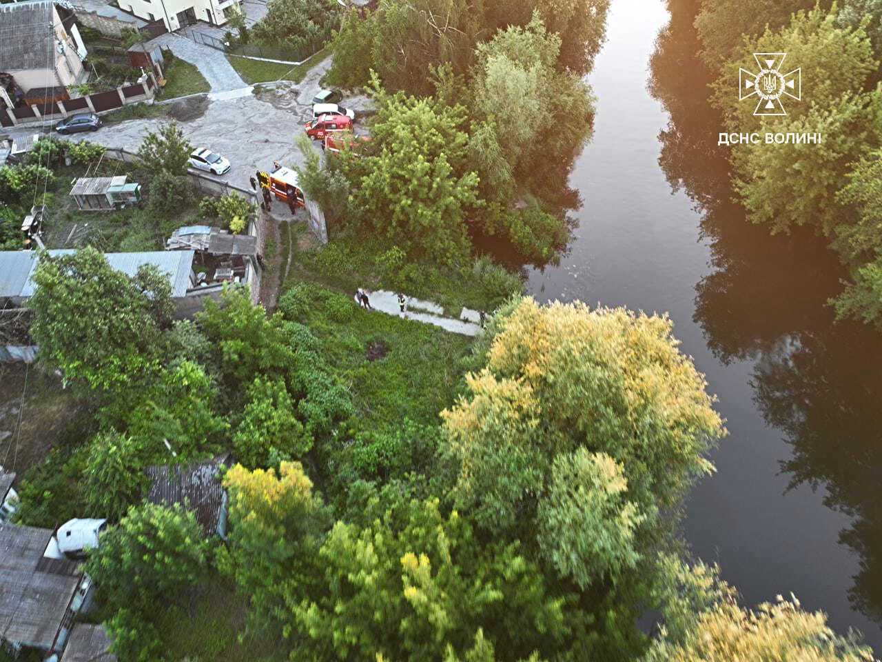 Упал в воду при катании на доске: в Луцке трагически погиб 18-летний парень. Фото и видео