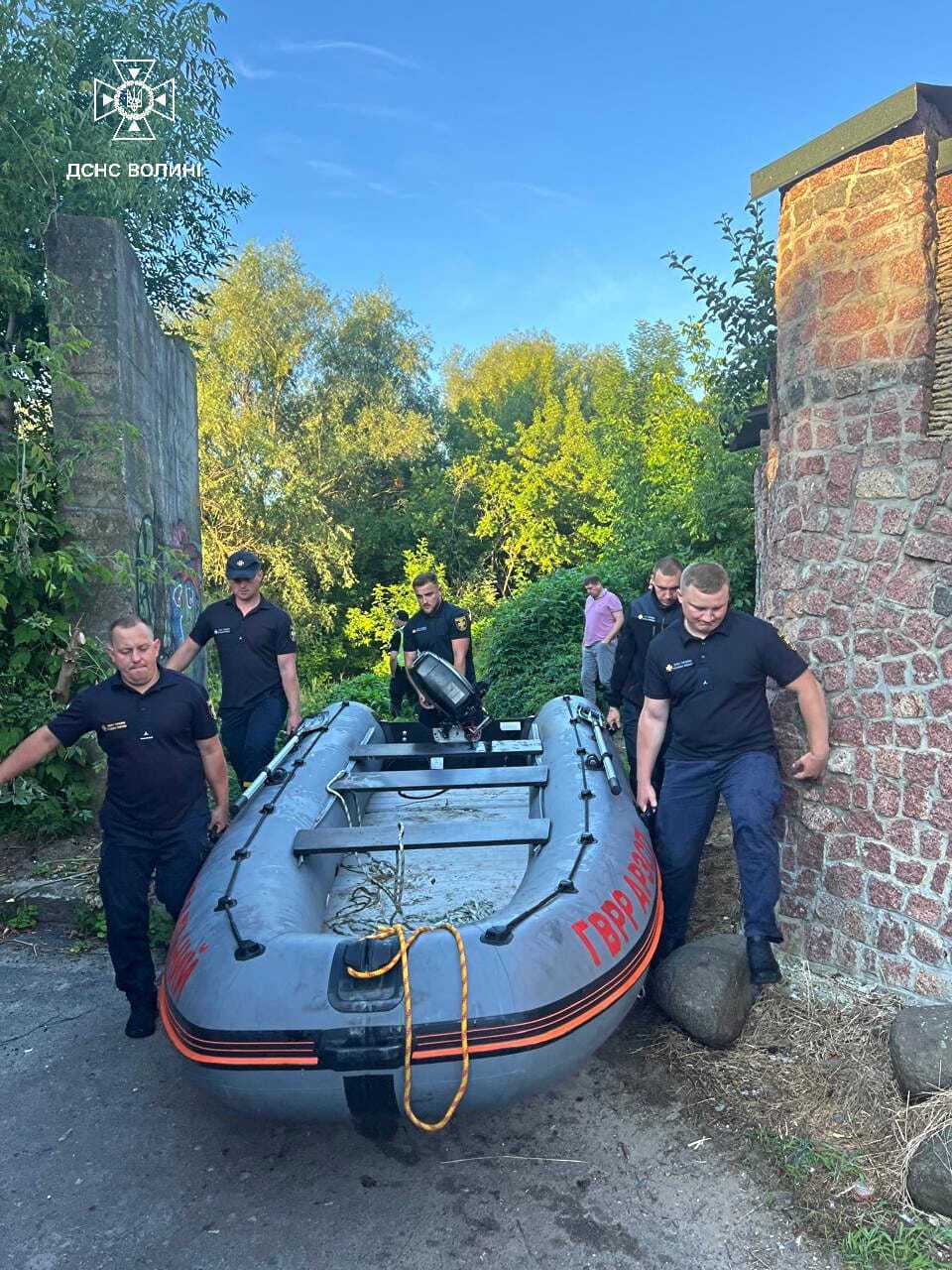 Упал в воду при катании на доске: в Луцке трагически погиб 18-летний парень. Фото и видео