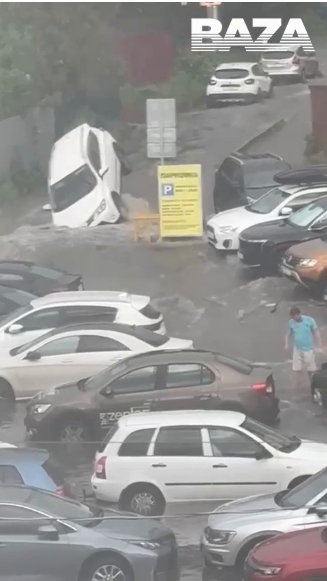 Росію продовжує топити: в Ульяновську після зливи вулиці міста перетворились на гірські ріки. Фото і відео