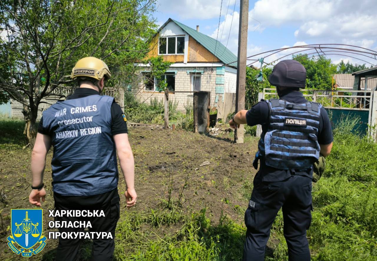 Оккупанты ударили по селу на Харьковщине, пострадал мужчина. Фото
