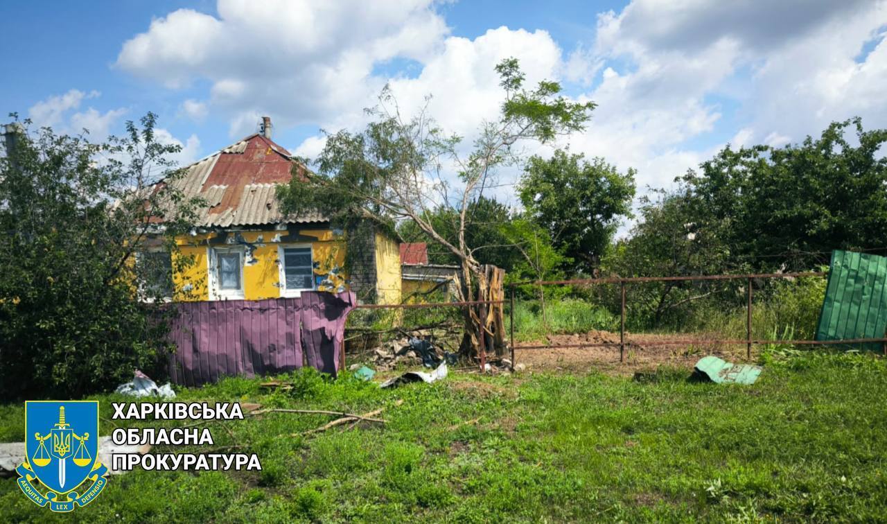 Оккупанты ударили по селу на Харьковщине, пострадал мужчина. Фото