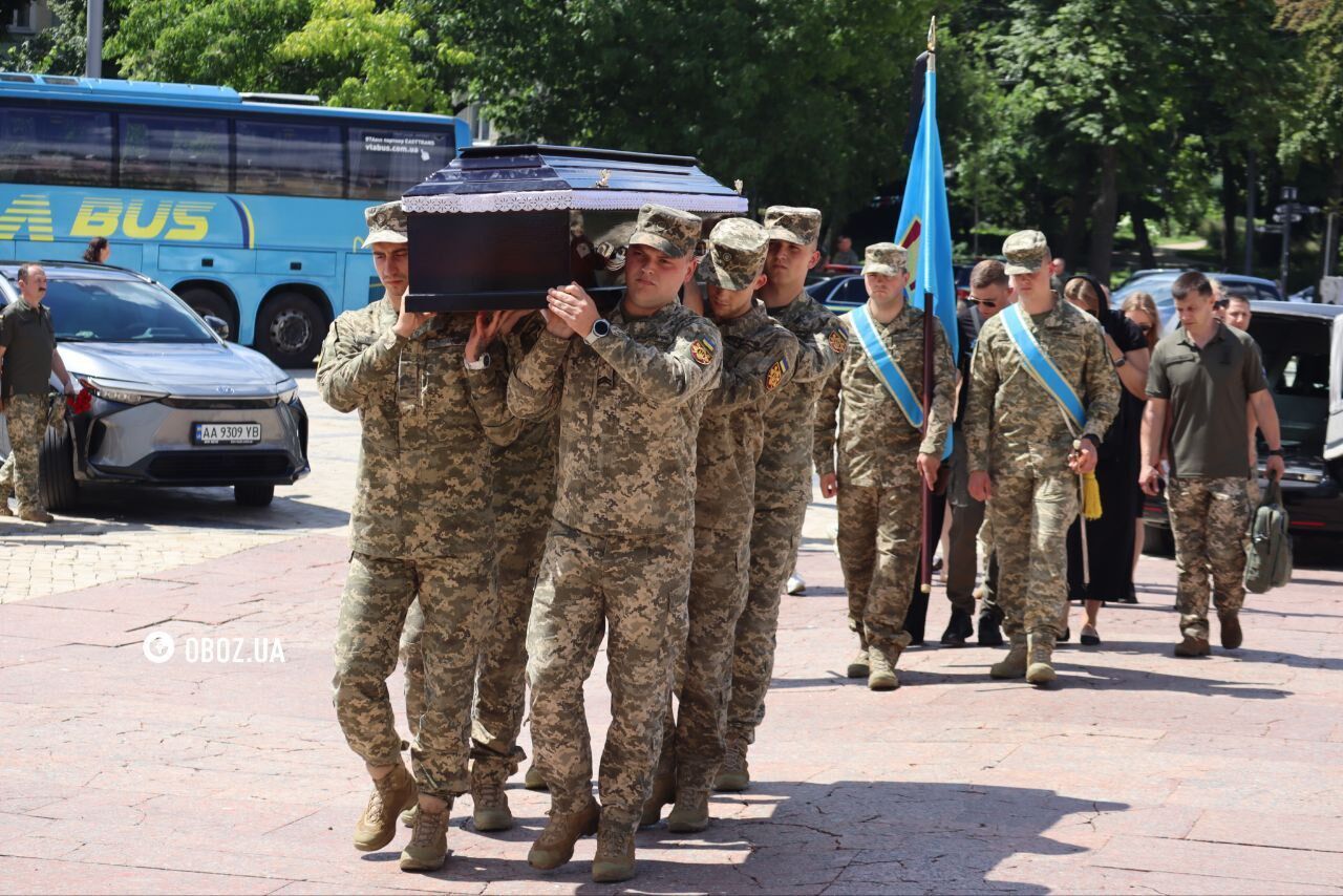 Был одним из легендарных "Призраков Киева": в столице простились с военным летчиком Валентином Коренчуком. Фото и видео