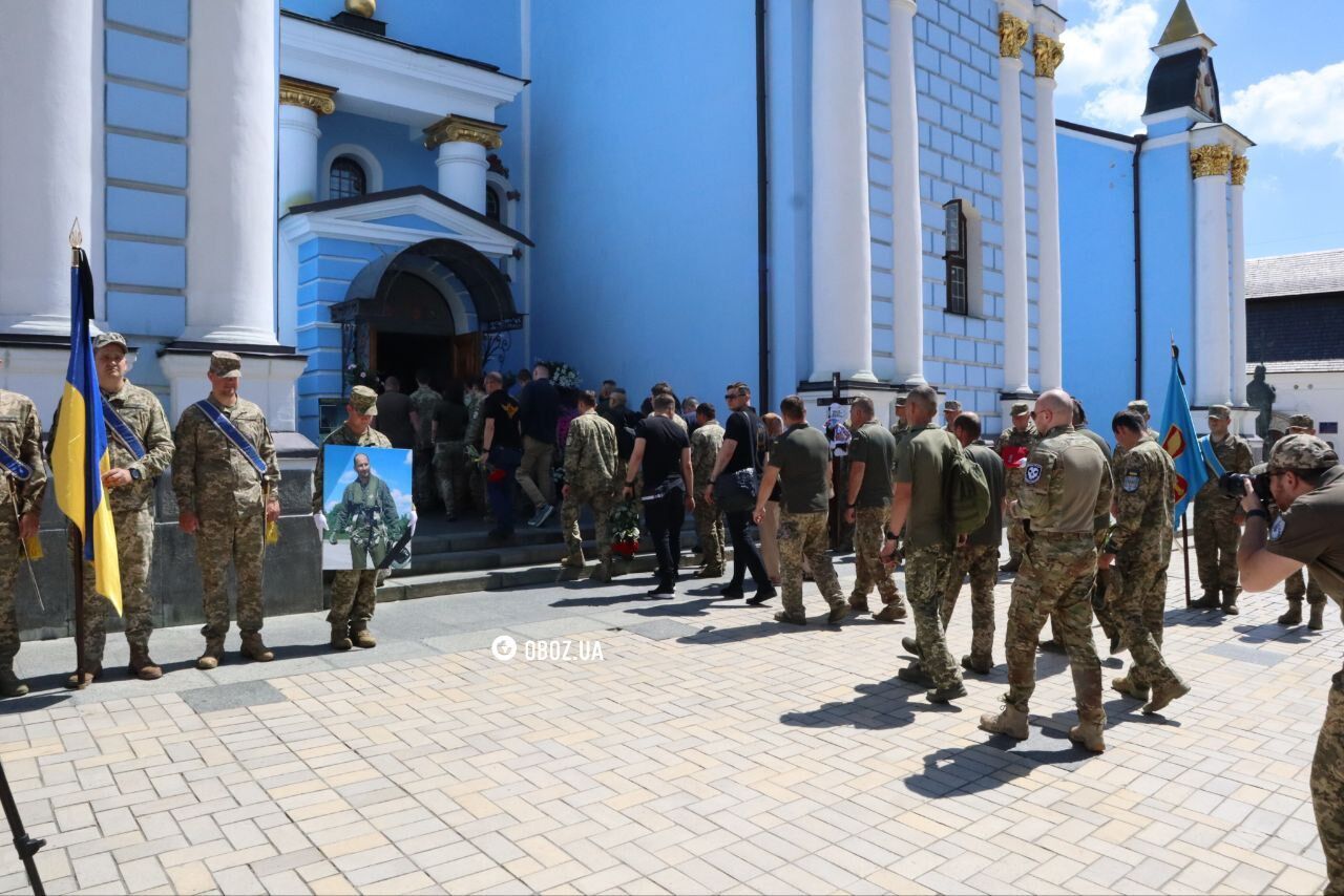 Був одним із легендарних "Привидів Києва": у столиці попрощалися з військовим льотчиком Валентином Коренчуком. Фото і відео