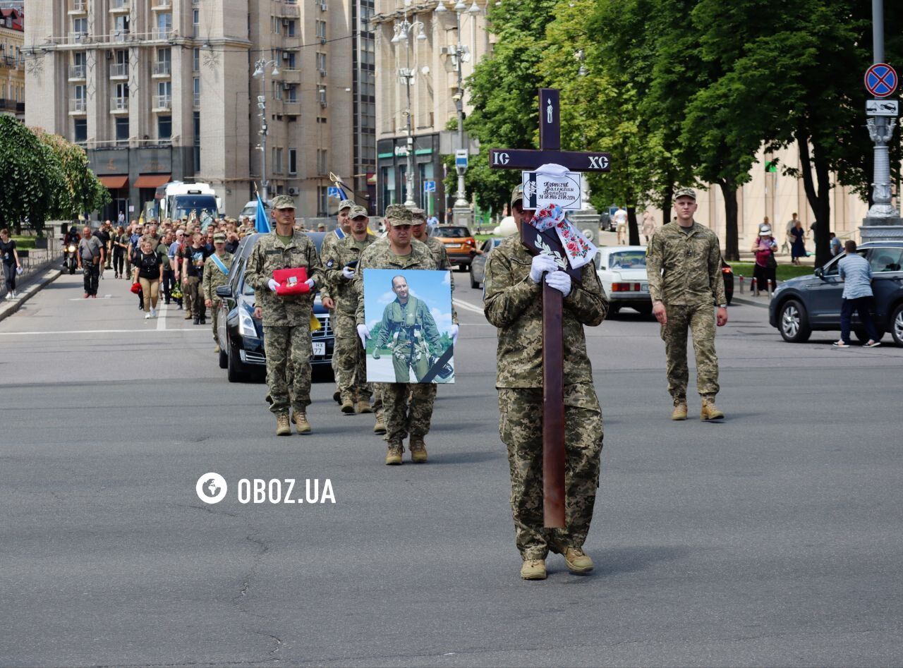 Був одним із легендарних "Привидів Києва": у столиці попрощалися з військовим льотчиком Валентином Коренчуком. Фото і відео