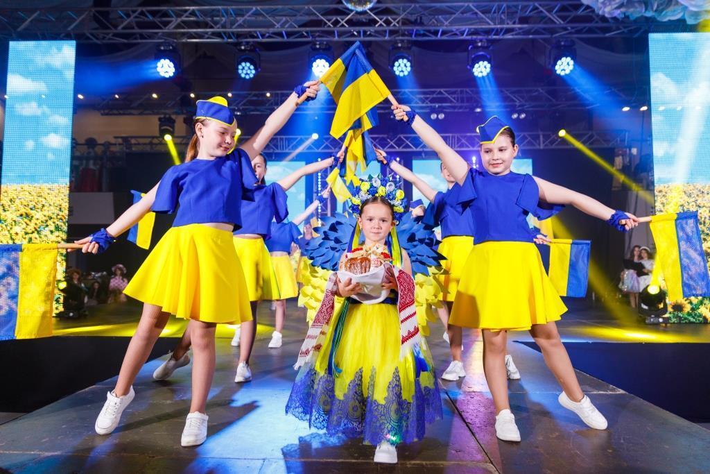 Війна змінила маленьких українців, але не позбавила мрій: у Тернополі відбувся фестиваль "Міні Міс Україна"