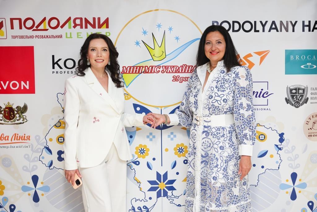Война изменила маленьких украинцев, но не лишила мечты: в Тернополе состоялся фестиваль "Мини Мисс Украина"