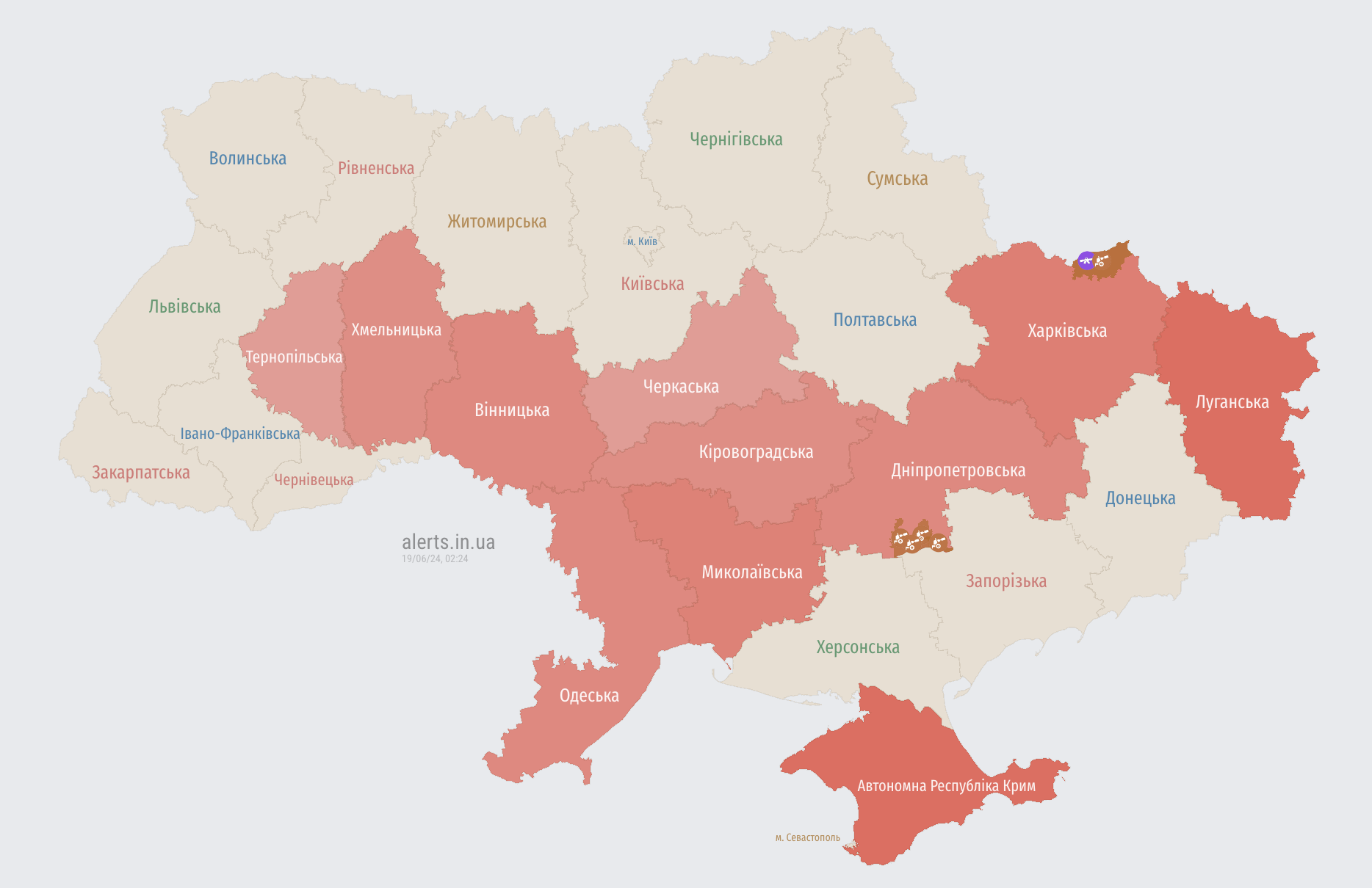 Україною шириться повітряна тривога: ворог запустив "Шахеди" з південного напрямку
