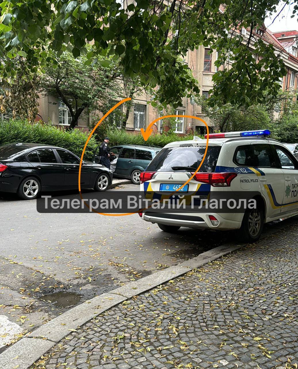 В Ужгороді п’яний священник УПЦ МП влетів на авто у будинок. Відео