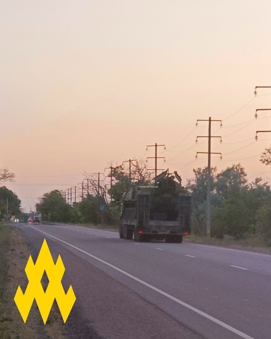 Агенти "Атеш" зафіксували перекидання техніки окупантів у Криму й натякнули на "салют". Фото