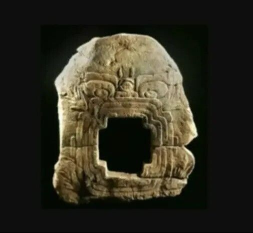 Портал в подземный мир. В Мексику вернули 3000-летние "двери в ад", посвященные богу ацтеков