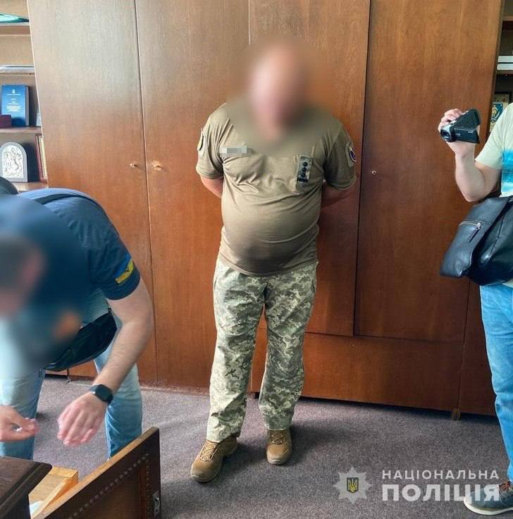 За время военного положения приобрел имущество на $350 тыс.: на Днепропетровщине будут судить бывшего областного военкома. Фото