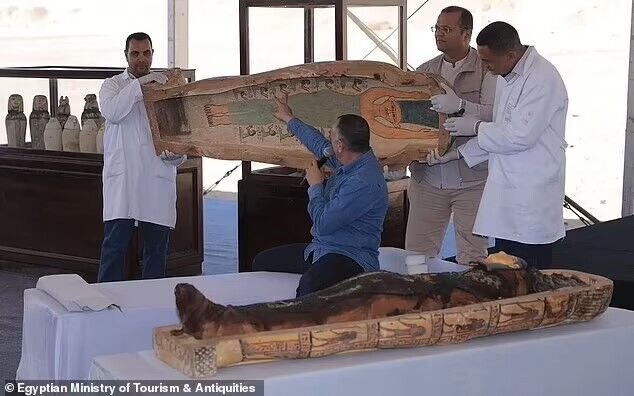 Археологи знайшли зображення персонажа "Сімпсонів" на понад 3000-річній труні єгипетської мумії. Фото