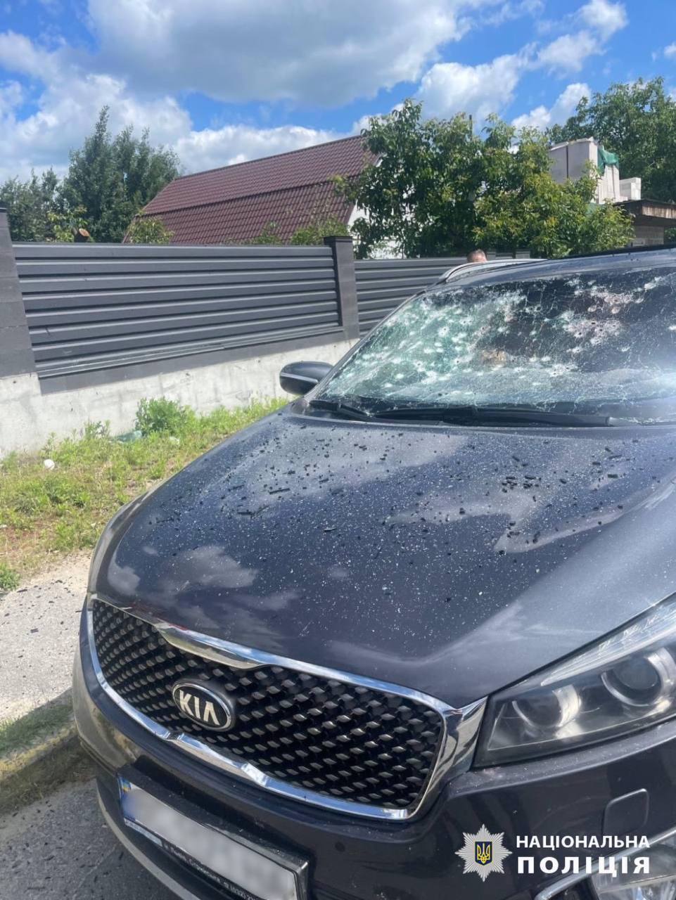 Требовал у водителя везти к границе с Беларусью: под Киевом пассажир взорвал в машине гранату. Все подробности