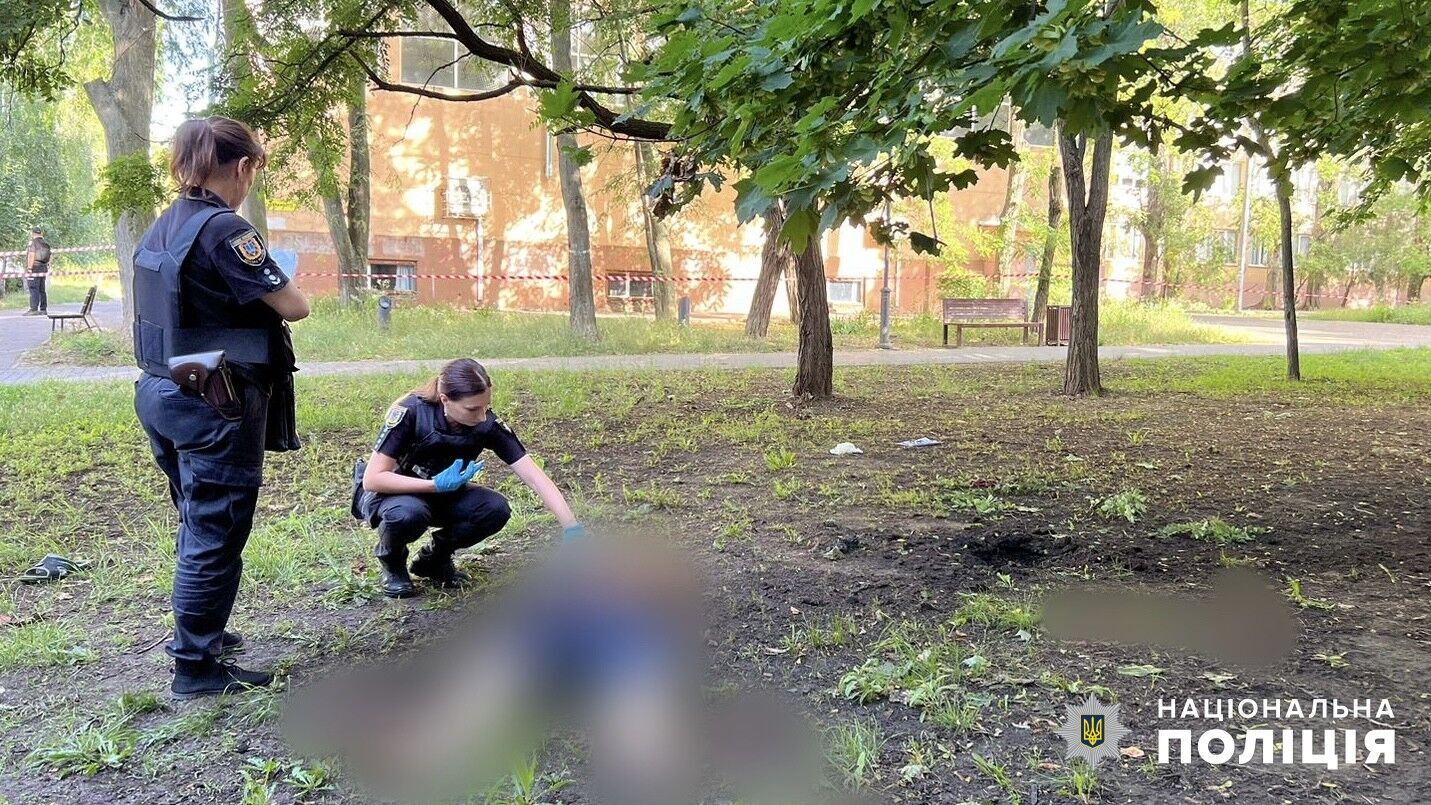 В Одесі в парку знайшли тіло чоловіка: він міг підірвати себе гранатою