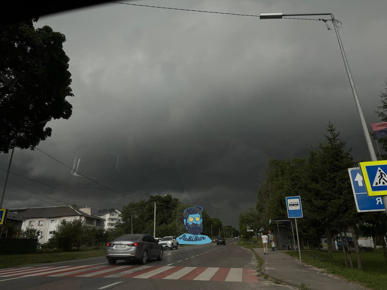 Туча во Львове перед ливнем