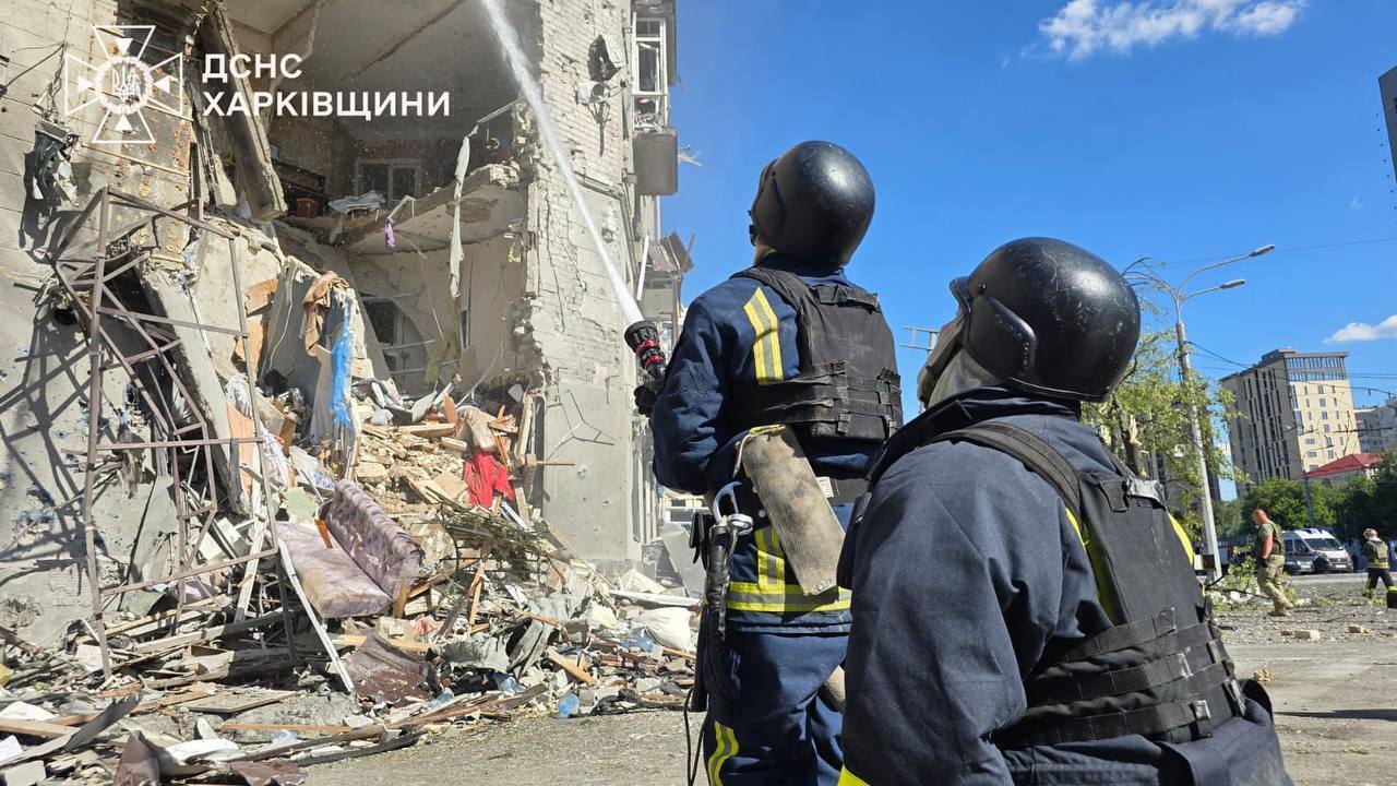 Разрушенное обстрелом здание в Харькове