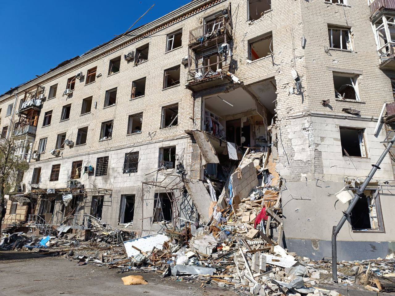 Россияне нанесли удары по Харькову: есть прилет в район жилой застройки, погибли люди. Фото и видео