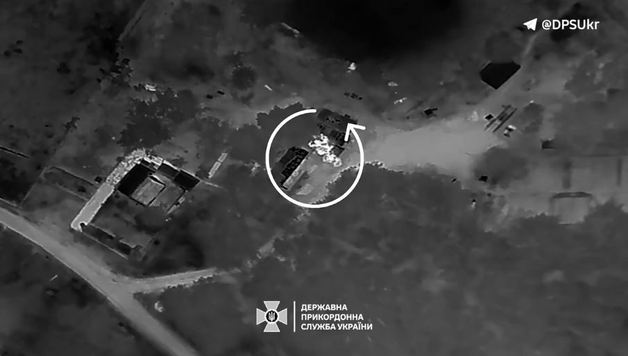 Украинские пограничники сбросами уничтожили систему РЭБ оккупантов на Запорожском направлении. Видео