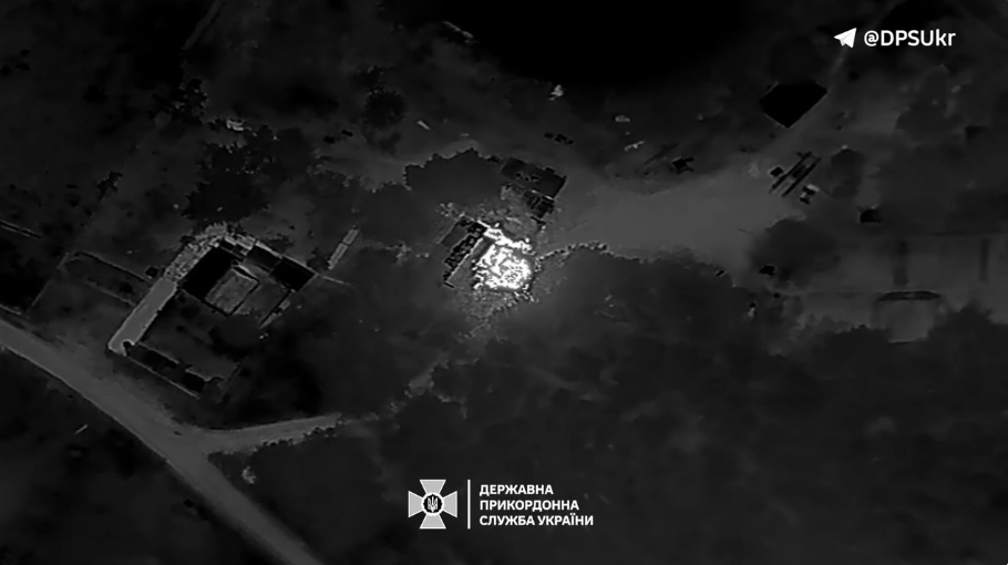 Украинские пограничники сбросами уничтожили систему РЭБ оккупантов на Запорожском направлении. Видео
