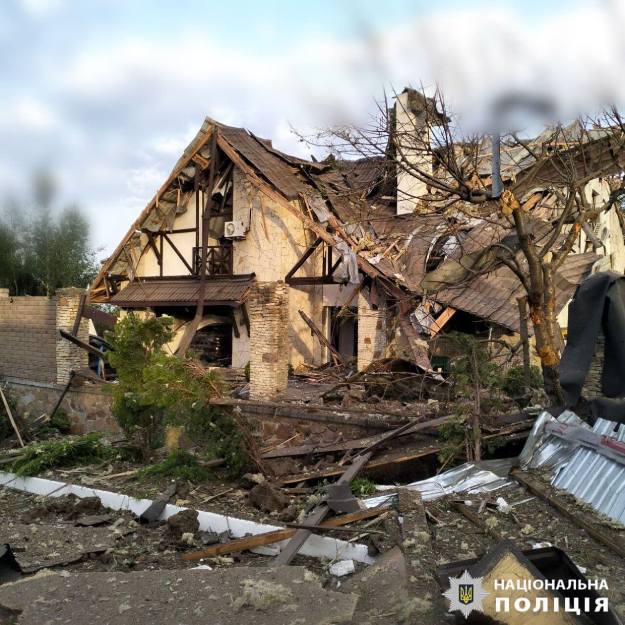 Зруйновані приватні будинки: у ДСНС показали фото наслідків ракетного удару РФ по Київщині