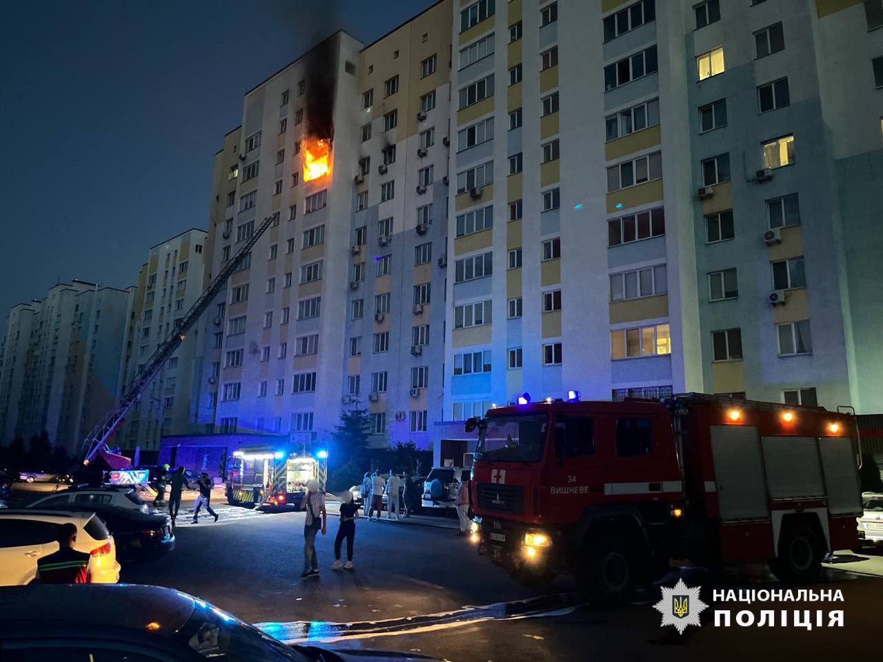 Під Києвом згоріла квартира після вибуху акумулятора. Подробиці, фото і відео