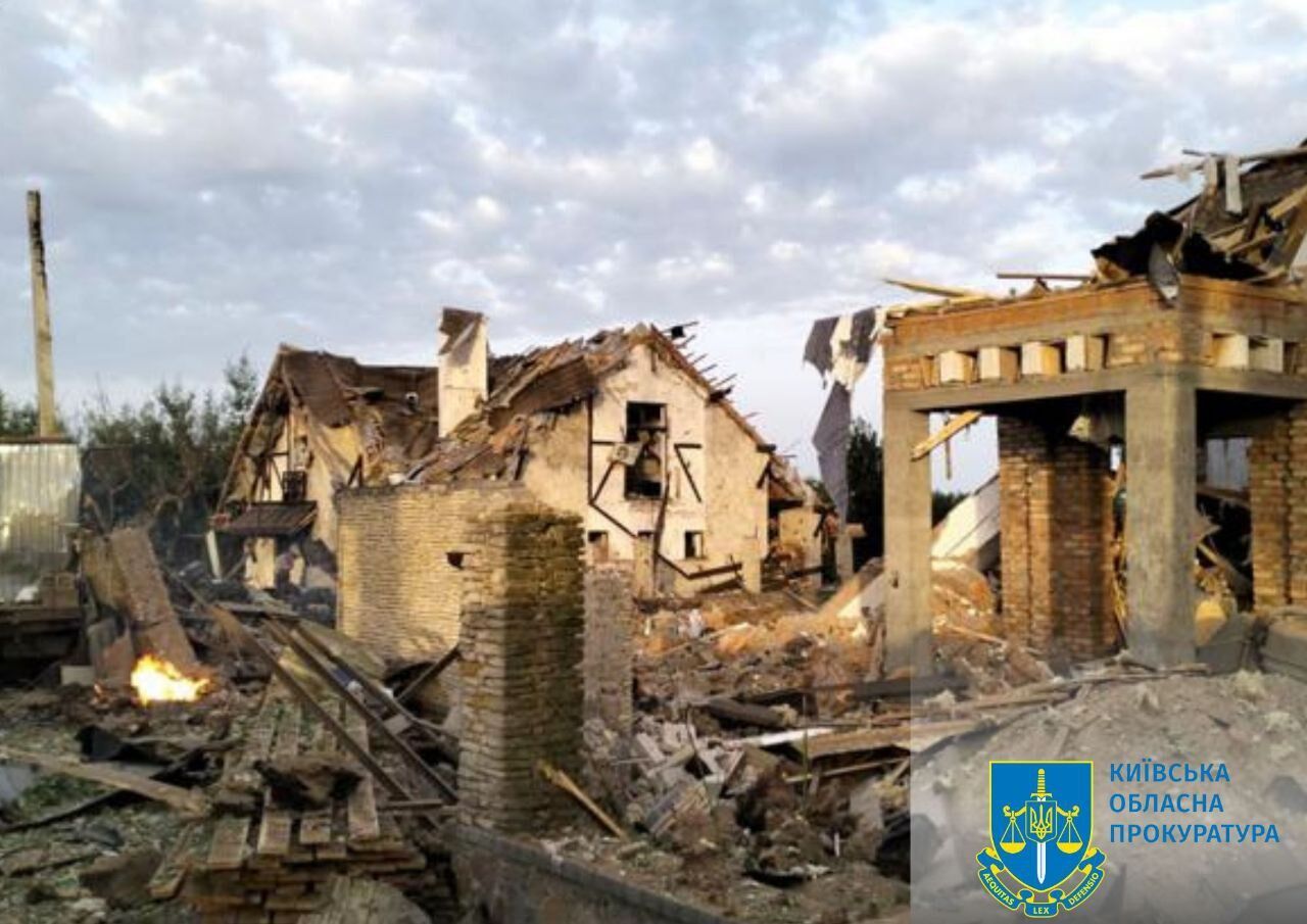 Є постраждалі, пошкоджено будинки: наслідки ракетної атаки на Київщину 23 червня. Усі подробиці, відео і фото