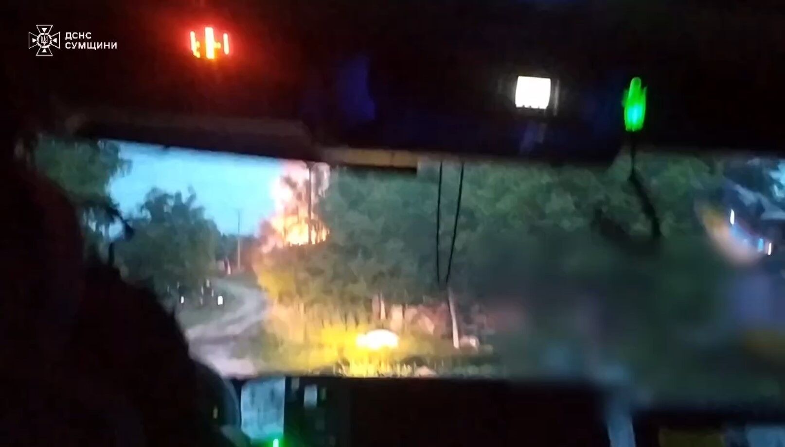 На Сумщині рятувальники ліквідували пожежу після обстрілу РФ. Відео