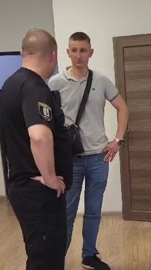 Поліцейського, який допомагав охороні Тищенка у нападі на військового у Дніпрі, звільнили з роботи. Фото
