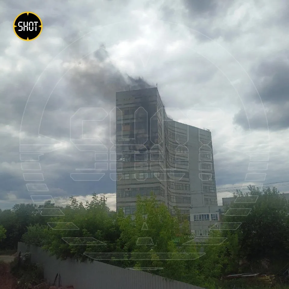 У Підмосков'ї спалахнула потужна пожежа на території інституту, який розробляє електроніку для оборонки. Відео