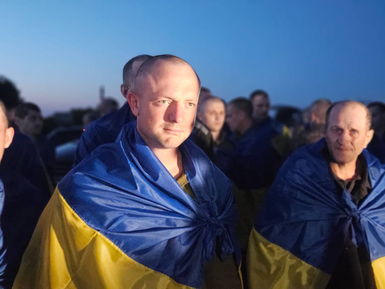Україна повернула з російського полону ще 90 військовослужбовців. Фото і відео