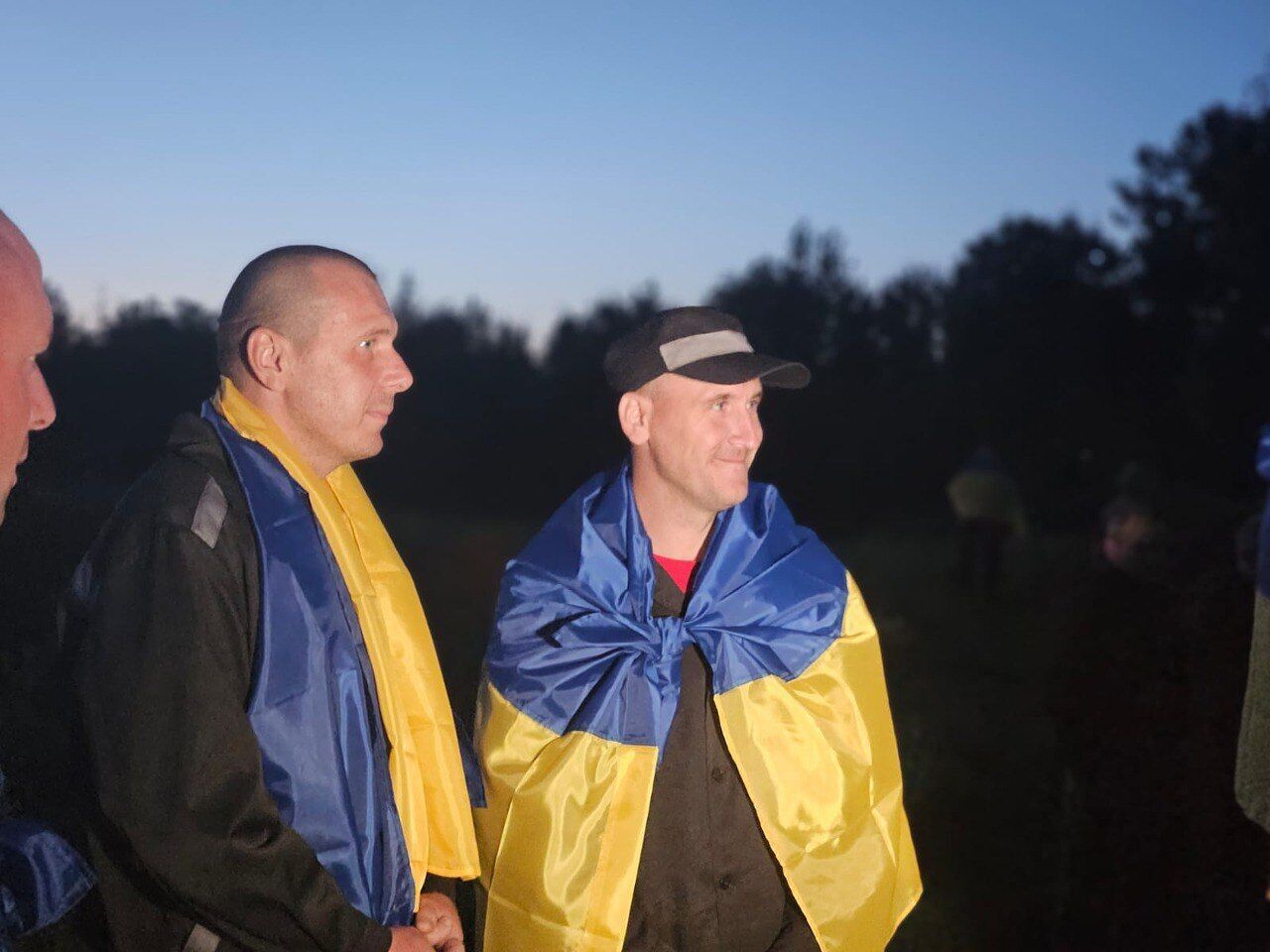 Україна повернула з російського полону ще 90 військовослужбовців. Фото і відео