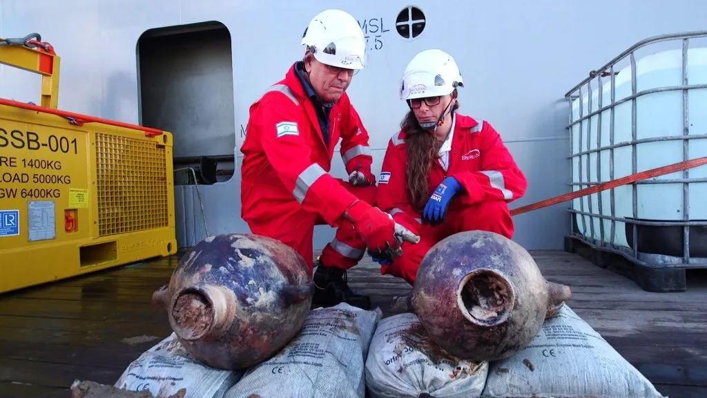 На дне Средиземного моря обнаружили 3300-летний корабль с невредимым грузом. Фото