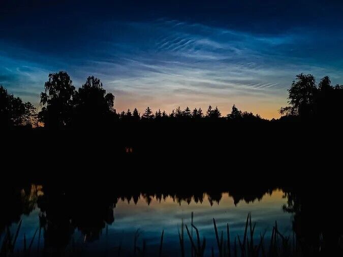 В небе на Волыни зафиксировали редкое атмосферное явление – серебристые облака. Фото