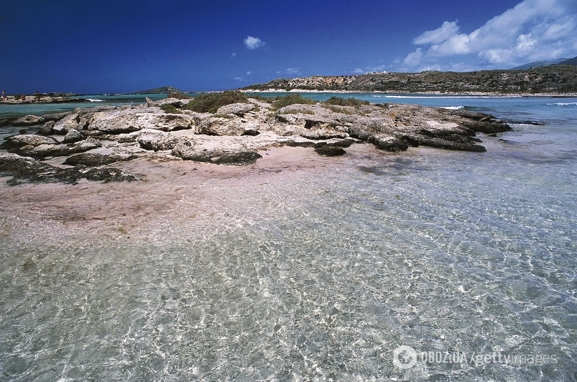 Рожевий пісок і бірюзове море. Віддалений грецький пляж назвали одним із найкращих у Європі