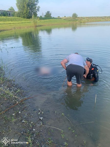 Вийшли з дому і не повернулись: в озері на Закарпатті потонули двоє дітей. Фото 